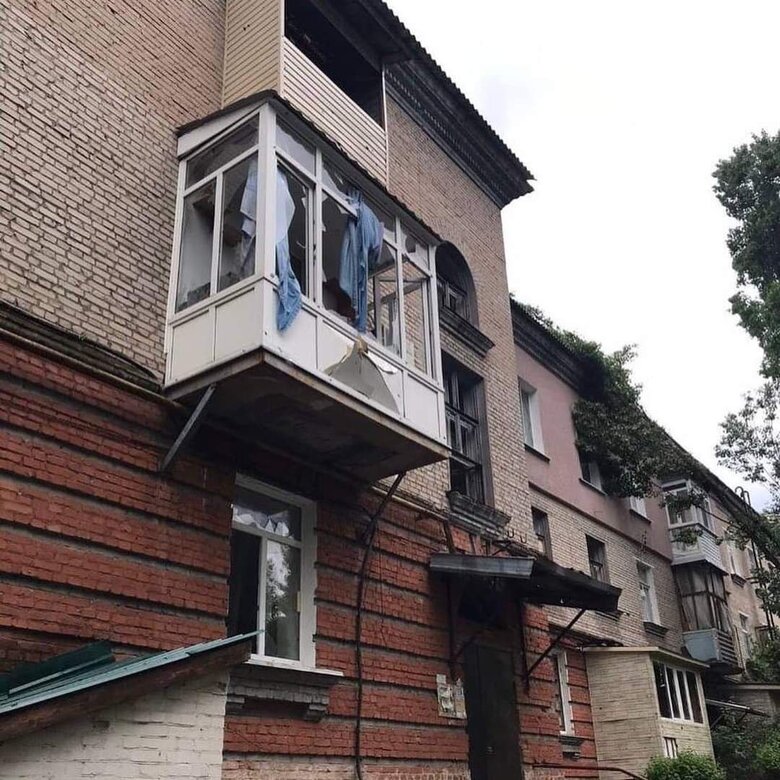 Россияне непрерывно обстреливают Луганщину. Только в одной многоэтажке Северодонецка 4 погибших 02
