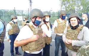Главы МИД Бельгии, Нидерландов и Люксембурга посетили КПВВ "Счастье" в зоне ООС. ФОТОрепортаж