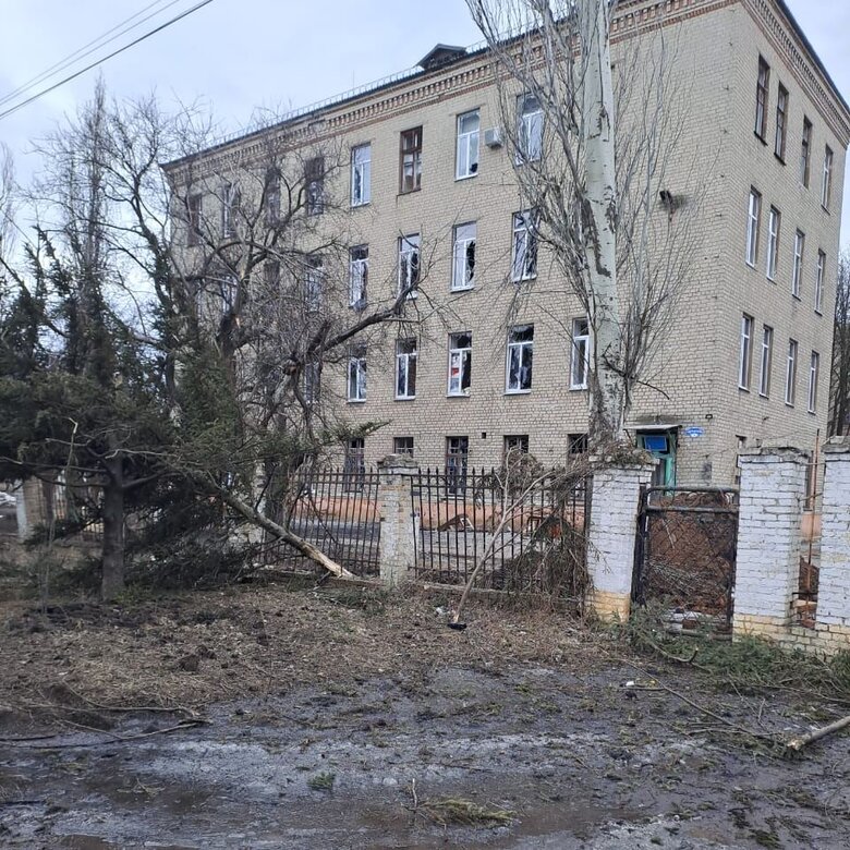 Зранку ворог обстріляв житлові квартали Авдіївки та вдарив ракетою по коксохіму, - ОВА 09 Зранку ворог обстріляв житлові квартали Авдіївки та вдарив ракетою по коксохіму, - ОВА 09