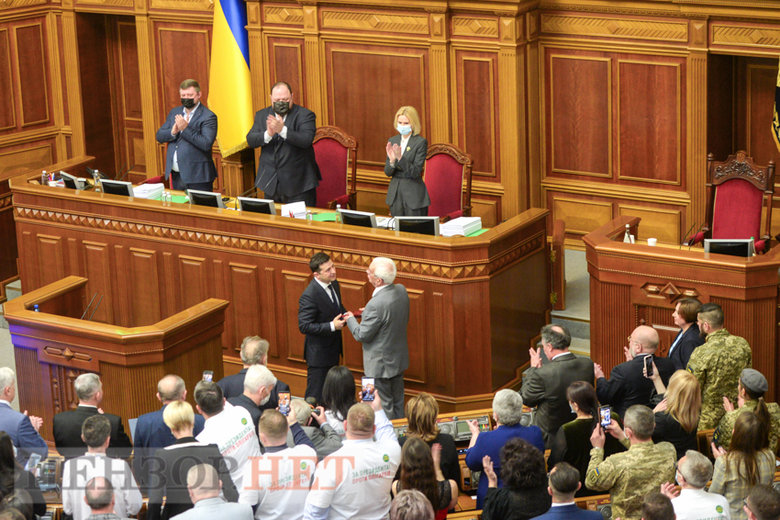 Послання Зеленського, пильний погляд та сміх Разумкова, плакати ЄС і невтішне пророцтво Бурміча: робота Ради 1 грудня 37