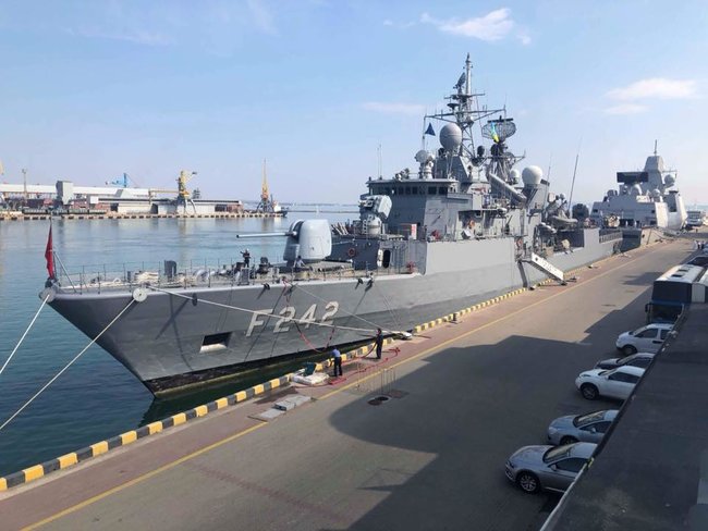 Корабли НАТО зашли в порт Одессы 02