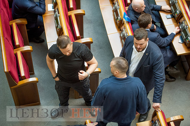 Закон об упрощенном гражданстве для иностранцев-воинов и нарушитель дресс-кода Лещенко, - рабочий день Рады 2 октября 05