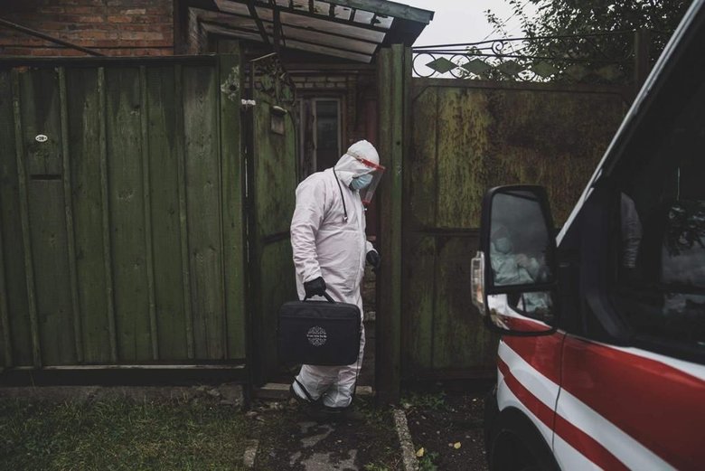 Минздрав показал жуткие фото из COVID-больницы: Пациенты в тяжелом состоянии и нуждаются в кислороде 36