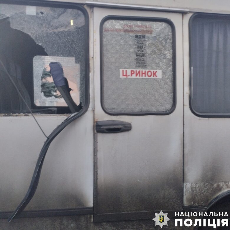 У Херсоні окупанти понівечили автобус