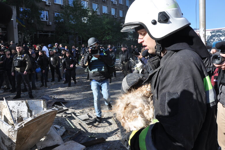 At site of kamikaze drone attack in Kyiv, rubble is being cleared 08