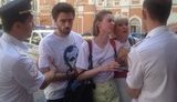 Акторів Театру.doc затримали в центрі Москви за роздачу листівок на підтримку Сенцова. ФОТО