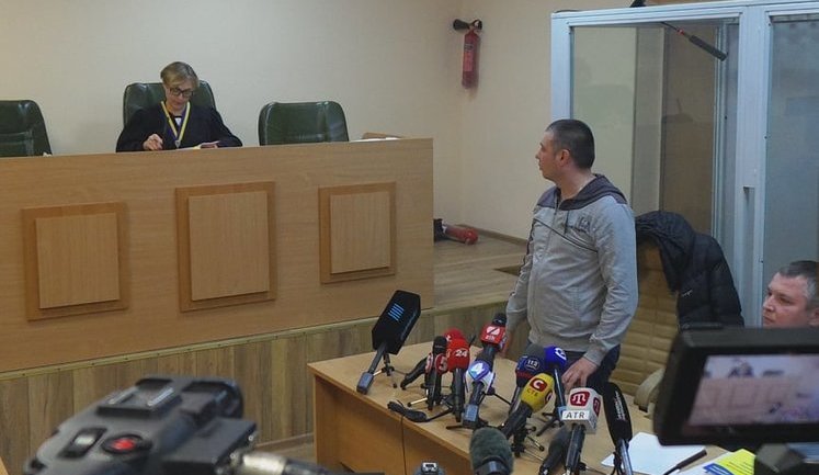 Арестованный полицейский Мельников, который избивал лежачего активиста под крики "Ложись, Бандера!", отстранен от должности. ВИДЕО+ФОТОрепортаж