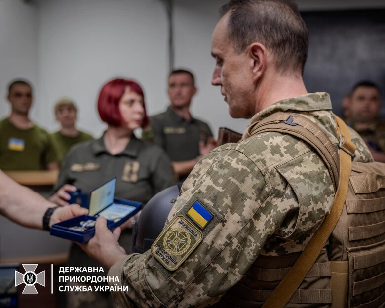 Сирський нагородив прикордонників