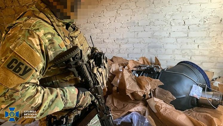 СБУ розкрила організовану РФ схему систематичного розкрадання з українського стратегічного підприємства авіаційних двигунів і комплектуючих. ФОТОрепортаж