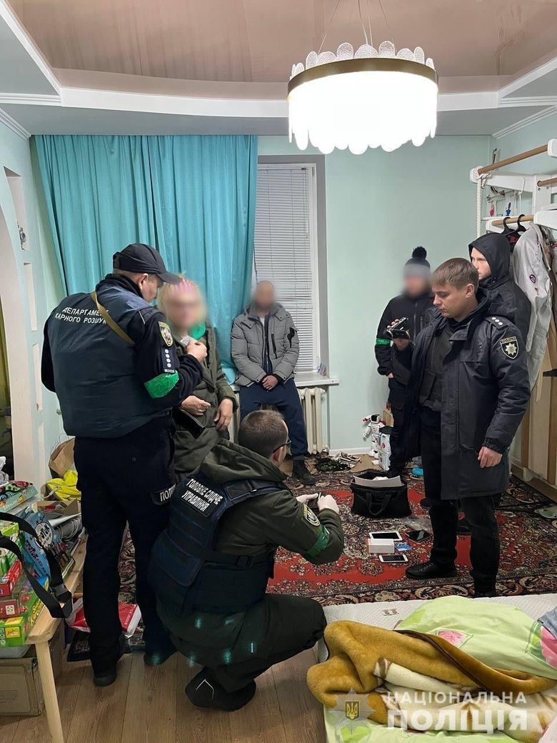 Поліцейські затримали зрадника з Бучі, який співпрацював з РФ та катував прихильників ЗСУ 02