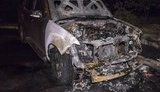 Уночі на Троєщині в Києві підпалили позашляховик. ФОТО