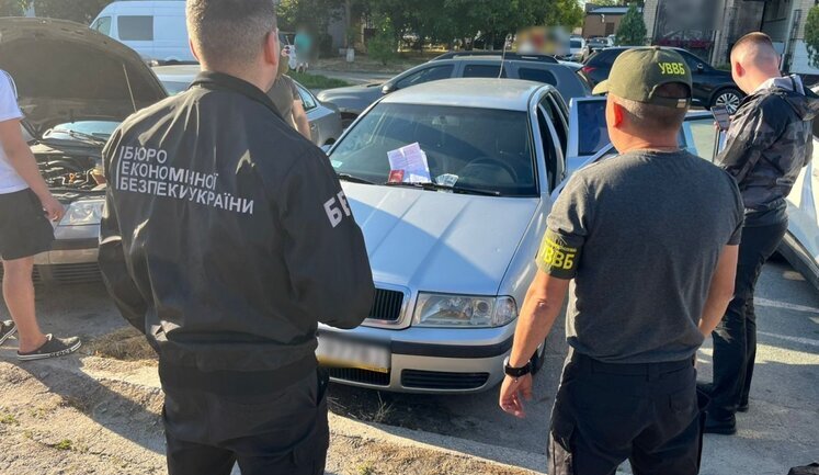 Продавали "гуманітарні" авто для ЗСУ: на Львівщині викрито схему, - ДПСУ. ФОТОрепортаж