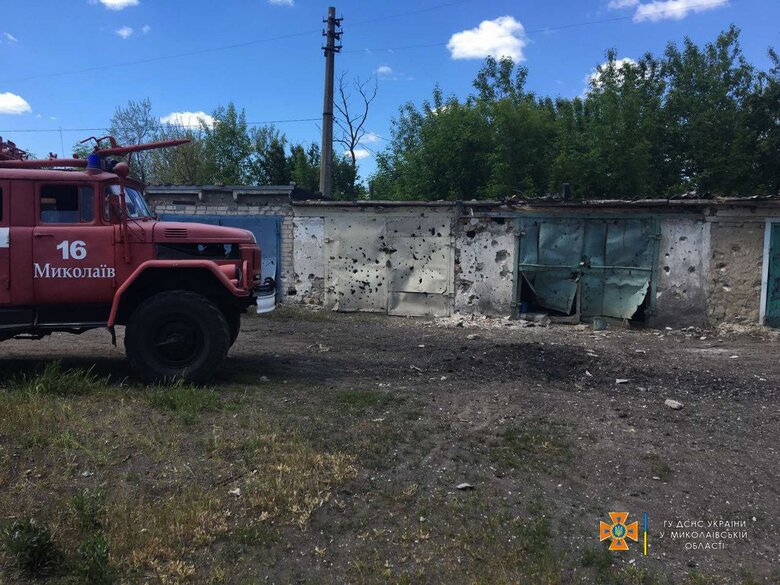 Спасатели Николаевщины потушили шесть пожаров, вспыхнувших из-за российских обстрелов 04