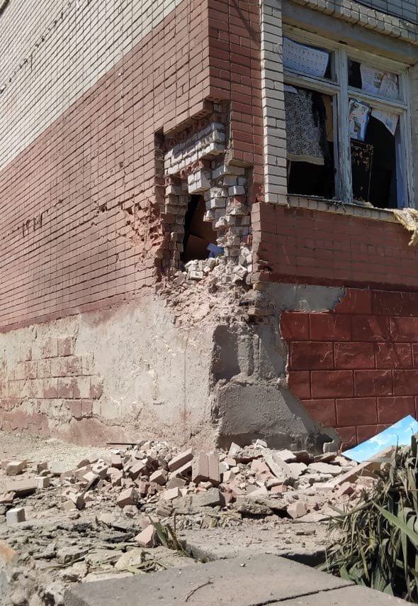Ruscists attacked gymnasium in Bilozerka, Kherson Region 01