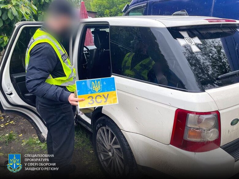 Helped military personnel flee abroad. Details from the prosecutor's office