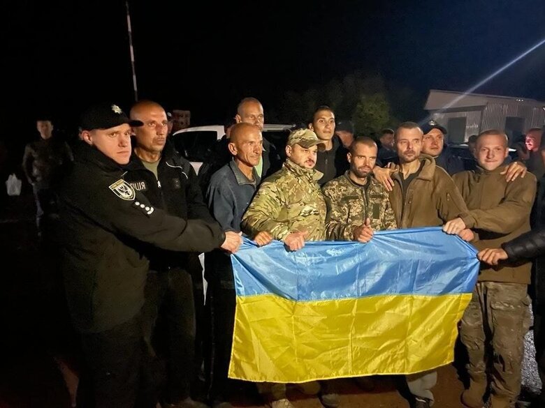 Several Azovstal defenders, including Mariupol patrol police chief Vershynin and Ptashka (Ekaterina Polishchuk), were released from captivity. 01 Several Azovstal defenders, including Mariupol patrol police chief Vershynin and Ptashka (Ekaterina Polishchuk), were released from captivity. 01