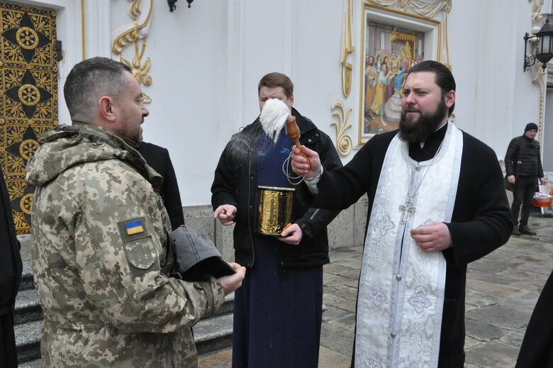 В Успенському соборі Києво-Печерської лаври освятили великодні паски 14