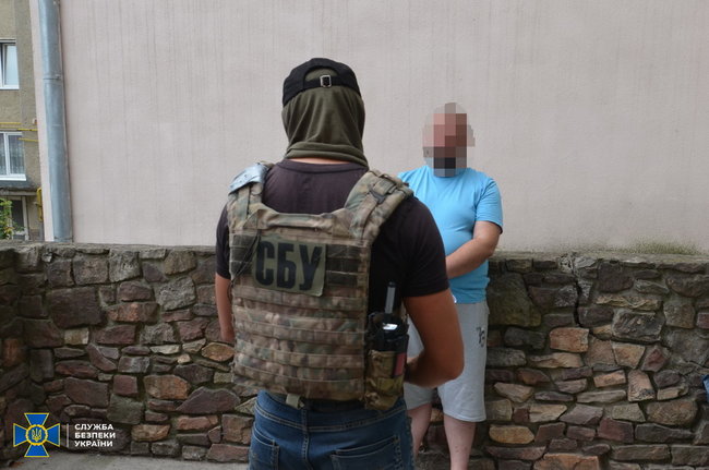 Учасника кримінального угруповання затримали на Прикарпатті за збут зброї 03