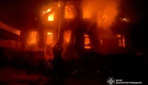 Горів купол храму та дах банку: наслідки атаки РФ на Дніпропетровщину. ФОТОрепортаж