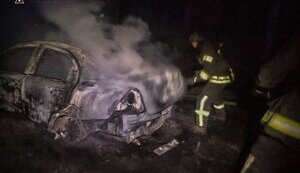 Ворожий БпЛА атакував цивільний автомобіль у Херсоні. ФОТО