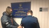 Сотрудник таможни в Киеве задержан при получении 600 долл. взятки за оформление евроблях, - СБУ. ФОТО