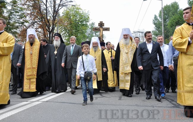 Онуфрій, Новинський, Бойко і віряни: як УПЦ МП хресну ходу проводили 41