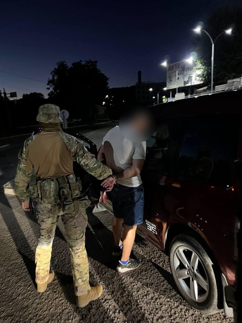 СБУ перекрила канал, яким до Молдови переправляли чоловіків призовного віку 02