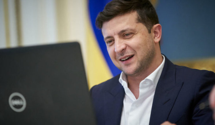 На Зеленского работает сеть из более чем 20 пабликов и 100 ботов, - СМИ. СКРИНШОТЫ
