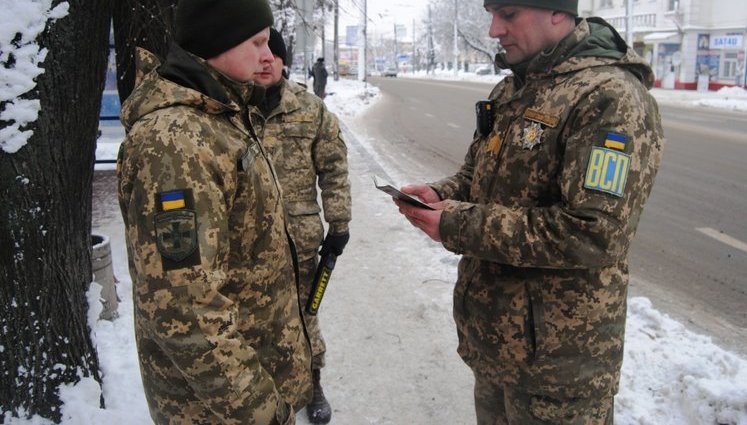 В рамках карантинных мероприятий наряды Военной службы правопорядка патрулируют населенные пункты и гарнизоны, - медсилы ВСУ. ВИДЕО