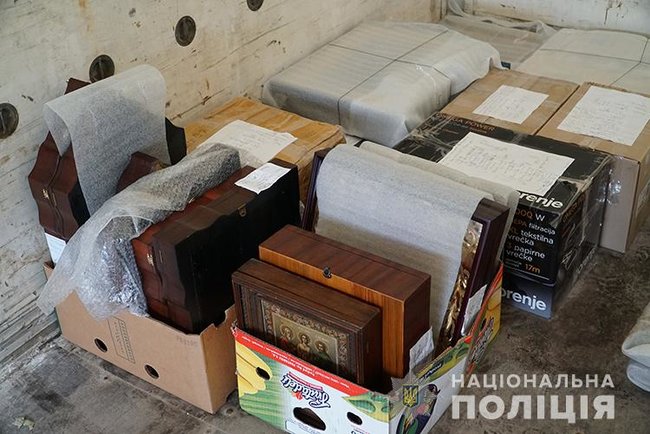 Суд відправив під варту трьох учасників злочинної групи, що викрала з храмів у різних областях понад 600 старовинних церковних предметів, - Нацполіція 07
