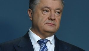 Сьогодні нащадки переможців нацизму захищають свободу українського народу від російської агресії, - Порошенко