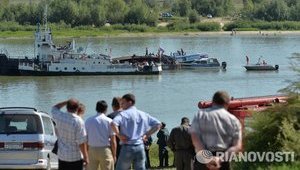 Пьяный капитан пассажирского теплохода протаранил баржу: есть жертвы. ФОТОрепортаж+ВИДЕО
