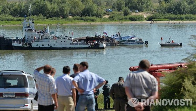 Пьяный капитан пассажирского теплохода протаранил баржу: есть жертвы. ФОТОрепортаж+ВИДЕО
