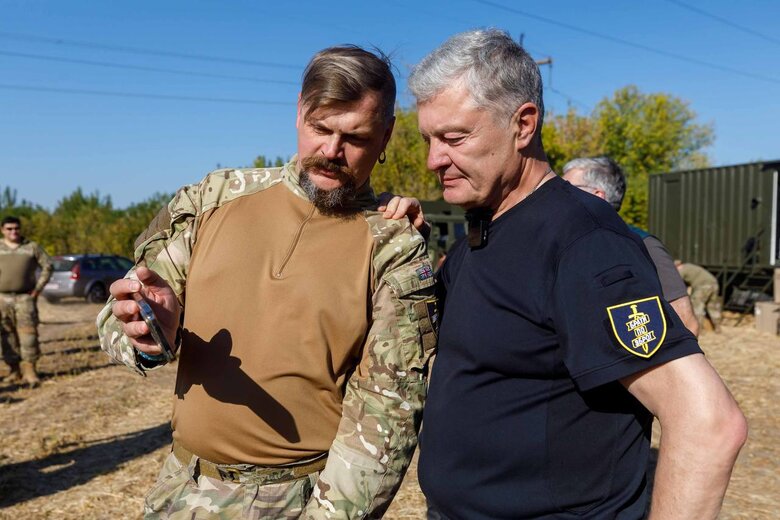 Порошенко передав бригадам на Сумщині партію техніки