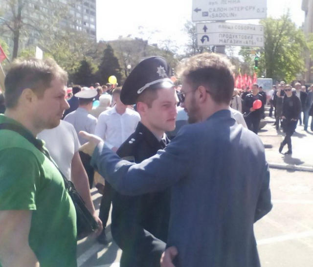 У Дніпрі відбулася сутичка між двома демонстраціями 02