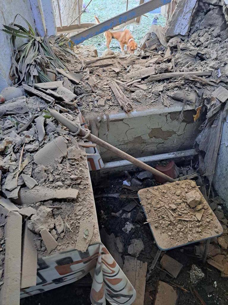 Внаслідок обстрілу зруйновано лікарню на Херсонщині, постраждалих немає 03