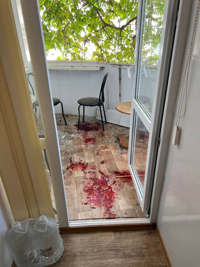 Enemy hit hospital in Kherson, doctor was killed and nurse was wounded 02