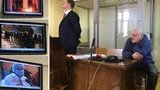 Суд почав вивчати відеодокази в справі екс-"беркутівця" Хандрикіна щодо побиття активістів на колонаді стадіону "Динамо". ФОТО