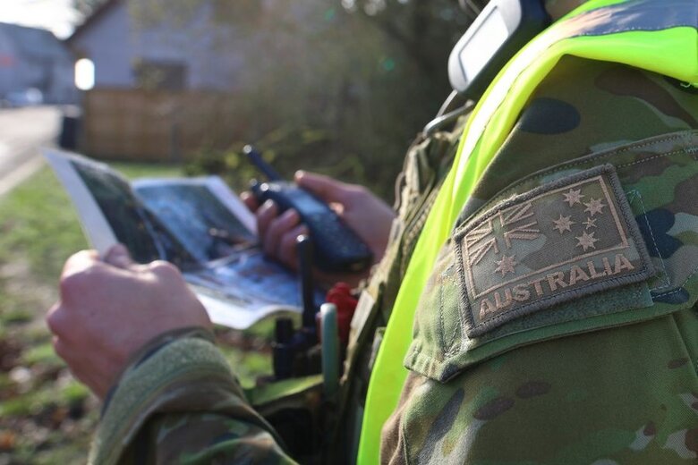 Окрім військових зі Сполученого Королівства Великобританії та Північної Ірландії українських армійців готують кращі інструктори та інструкторки з Австралії, Данії, Канади, Литви, Естонії, Нідерландів, Нової Зеландії, Норвегії, Румунії, Фінляндії та Швеції