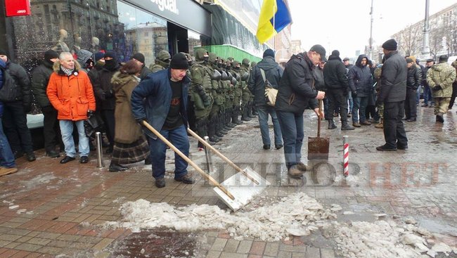 Saakashvili trial: police strengthen security outside court 07