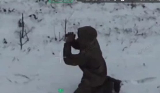 безпілотник влучає у російського найманця із африки