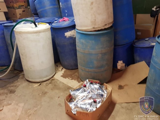 Підпільне виробництво алкогольного фальсифікату ліквідовано на Чернігівщині, вилучено продукції на 1,4 млн грн 03
