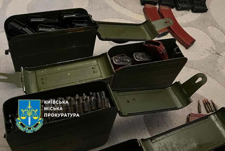 Затримали киян, які облаштували сховки зі зброєю