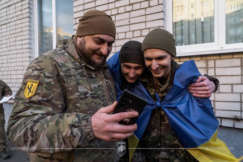 Обмен пленными 19 марта: Шесть бойцов Азова вернула Украина