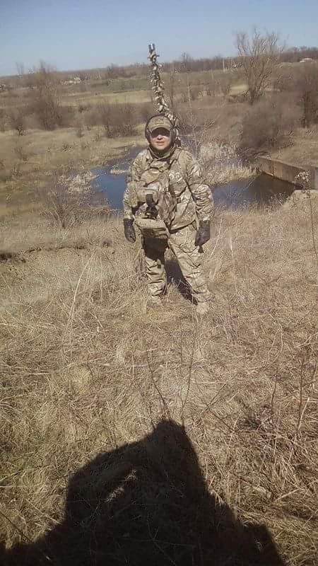 Дивно лізти без наказу під шквальний вогонь… але Ронін пішов, щоб витягнути поранених: спогади побратимів про загиблого бійця 72 ОМБр Артура Безсмертного 02