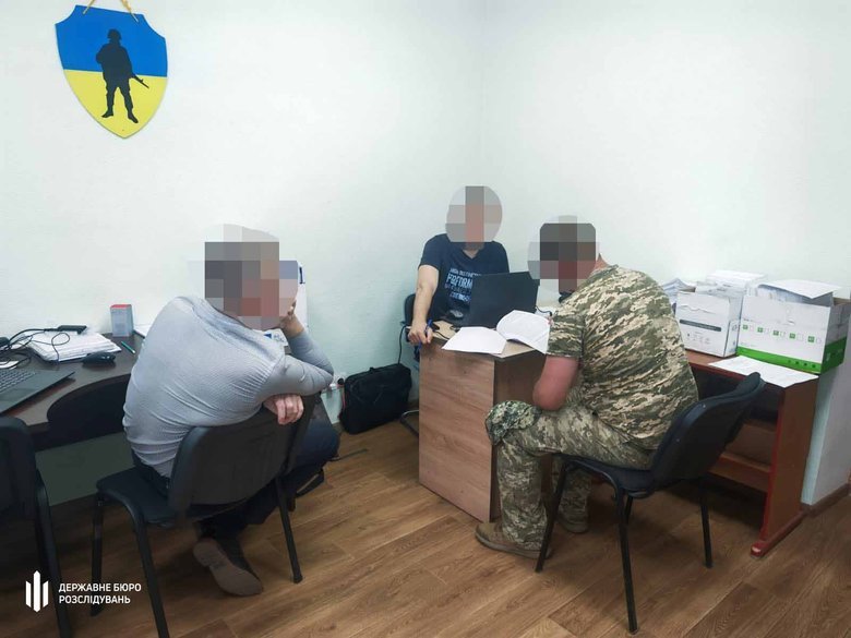 На Миколаївщині офіцер привласнював половину 