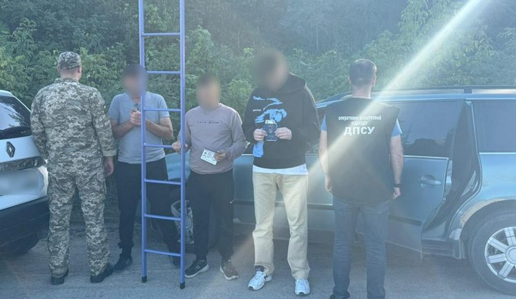 За допомогою драбини до Молдови: на Буковині викрито спробу переправлення чоловіків за кордон, - ДПСУ. ВІДЕО+ФОТО