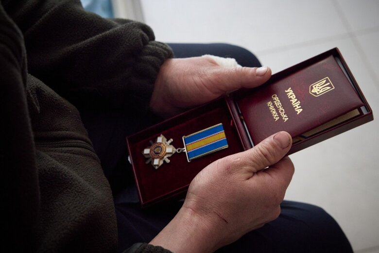 Зеленський на Харківщині вручив нагороди військовим 13