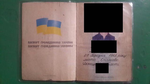 Прикордонники затримали на блокпосту ймовірного співробітника МДБ ДНР 02 Прикордонники затримали на блокпосту ймовірного співробітника МДБ ДНР 02
