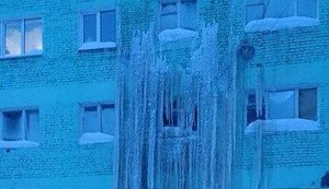 "Люди выживают, как могут. Город скован сплошной глыбой льда": Жители города Дудинка в РФ живут без отопления при 40-градусном морозе, - СМИ. ФОТОрепортаж